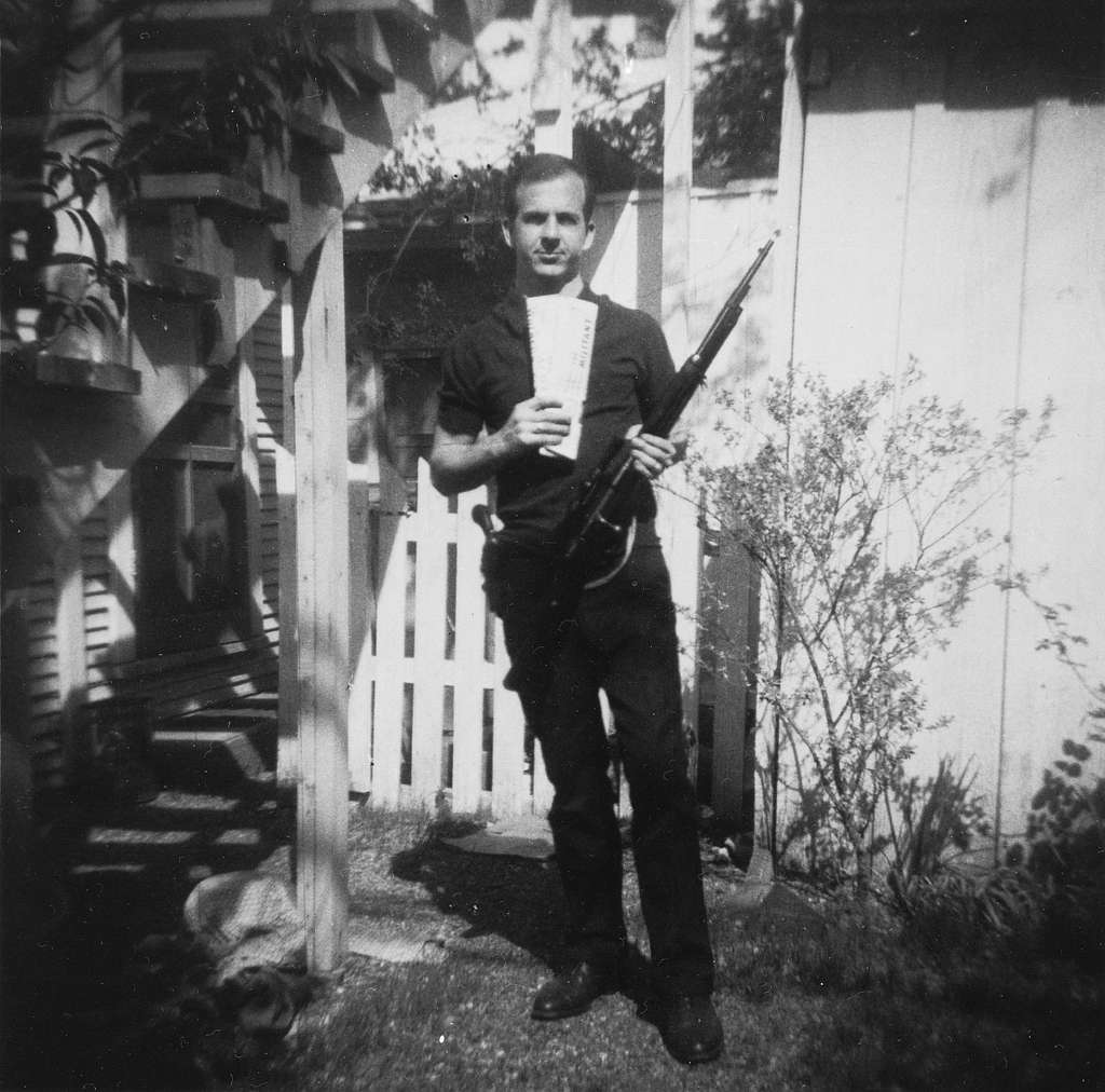 lee harvey oswald with rifle taken in oswalds back yard neely street dallas 65bb6f 1